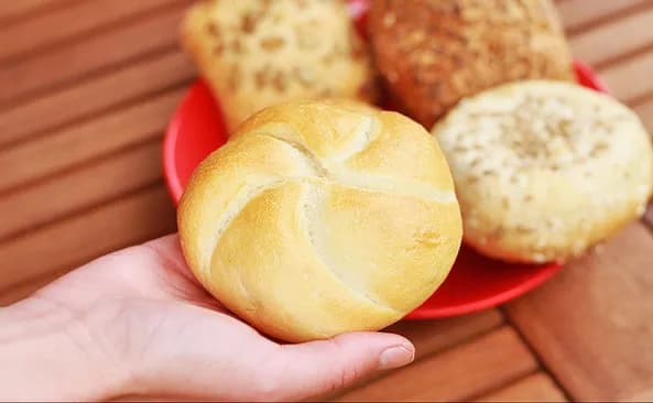 Ile kalorii ma bułka kukurydziana? Zaskakujące fakty o kaloriach