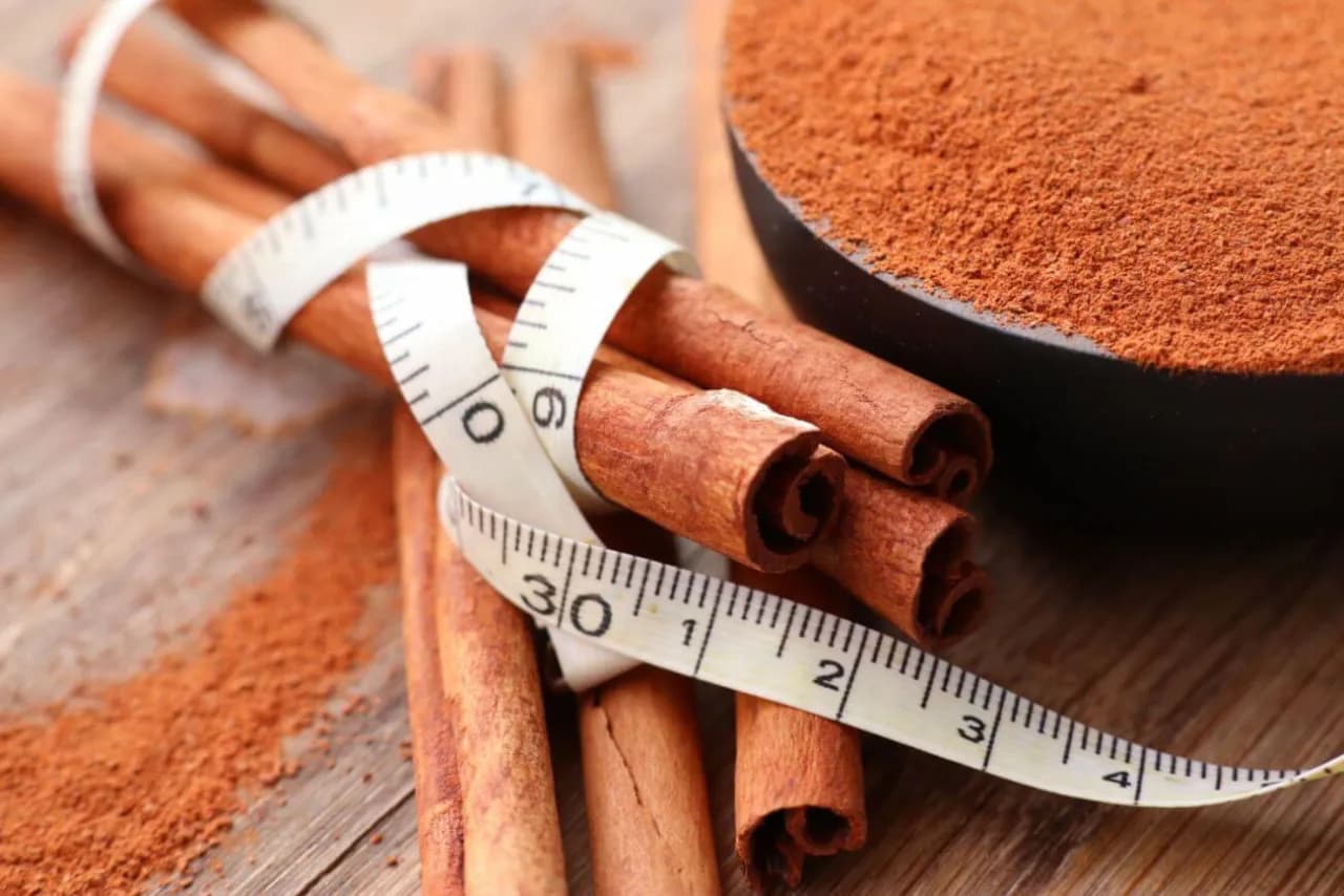Czy cynamon odchudza? Sprawdź, jak wspiera proces odchudzania