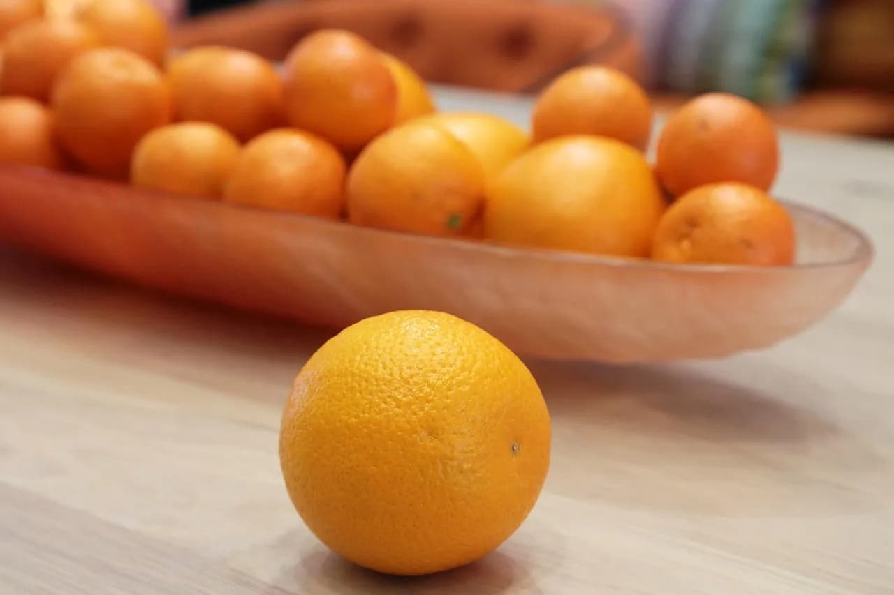 Ile kalorii ma sok pomarańczowy? Zaskakujące różnice w wartościach!