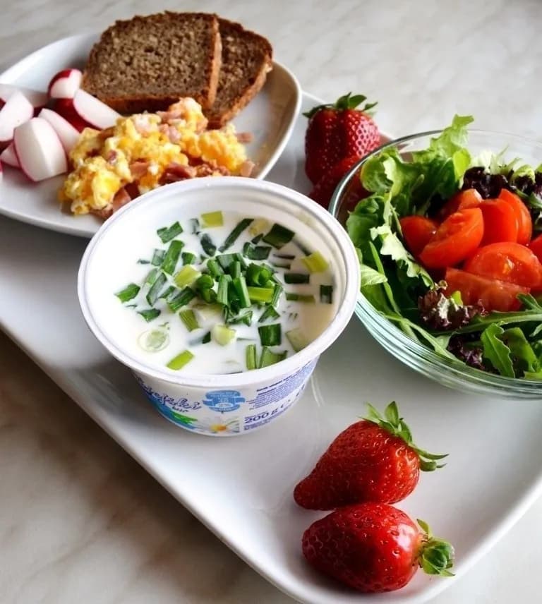 Co zjeść na drugie śniadanie fit, aby uniknąć niezdrowych wyborów?